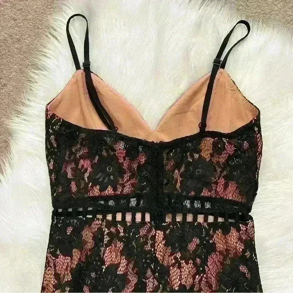 Tobi Nude & Black Lace Minidress Small - Picture 8 of 11